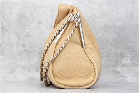 chanel beige cc shoulder bag